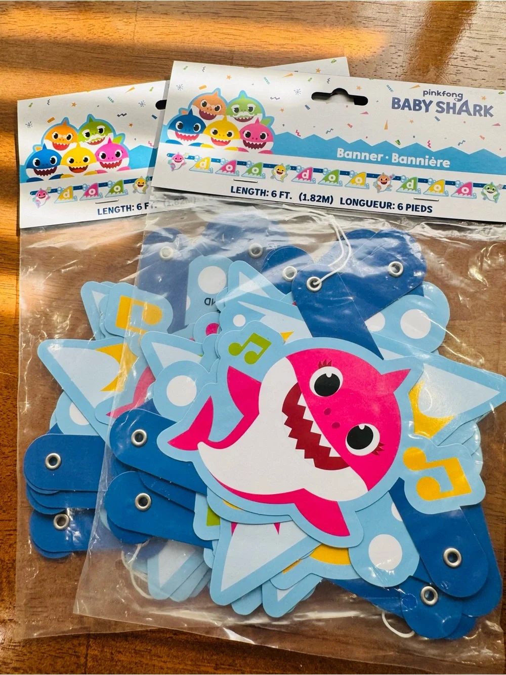 D8 Party Decorations- Baby Shark 14 piece party kit set ￼